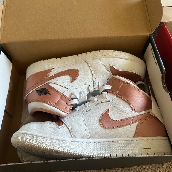 Jordan Air 1 Mid GS in White Rose and Black